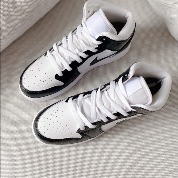 ⚡️Custom Air Jordan 1 Mids⚡️ - Picture 2 of 3